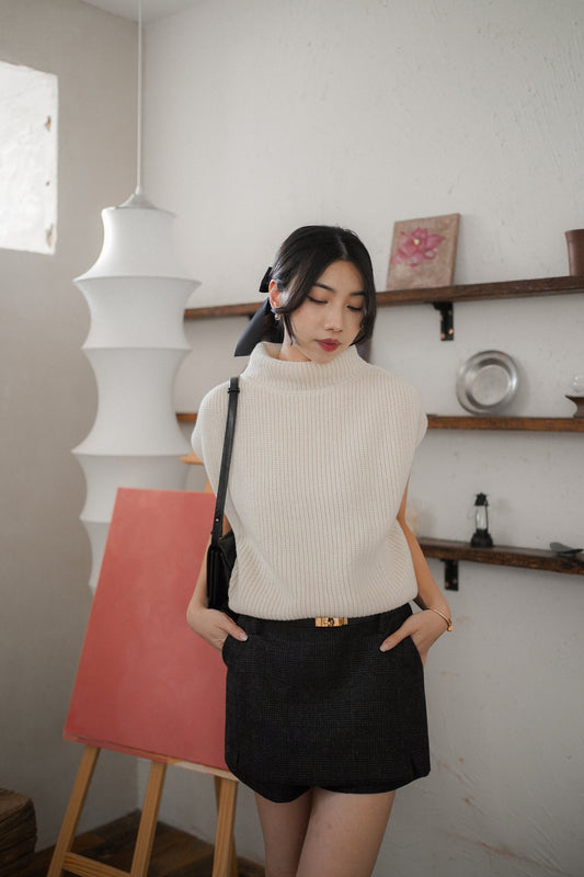 𝐃𝐞𝐜 Sculpted Mock-Neck Vest