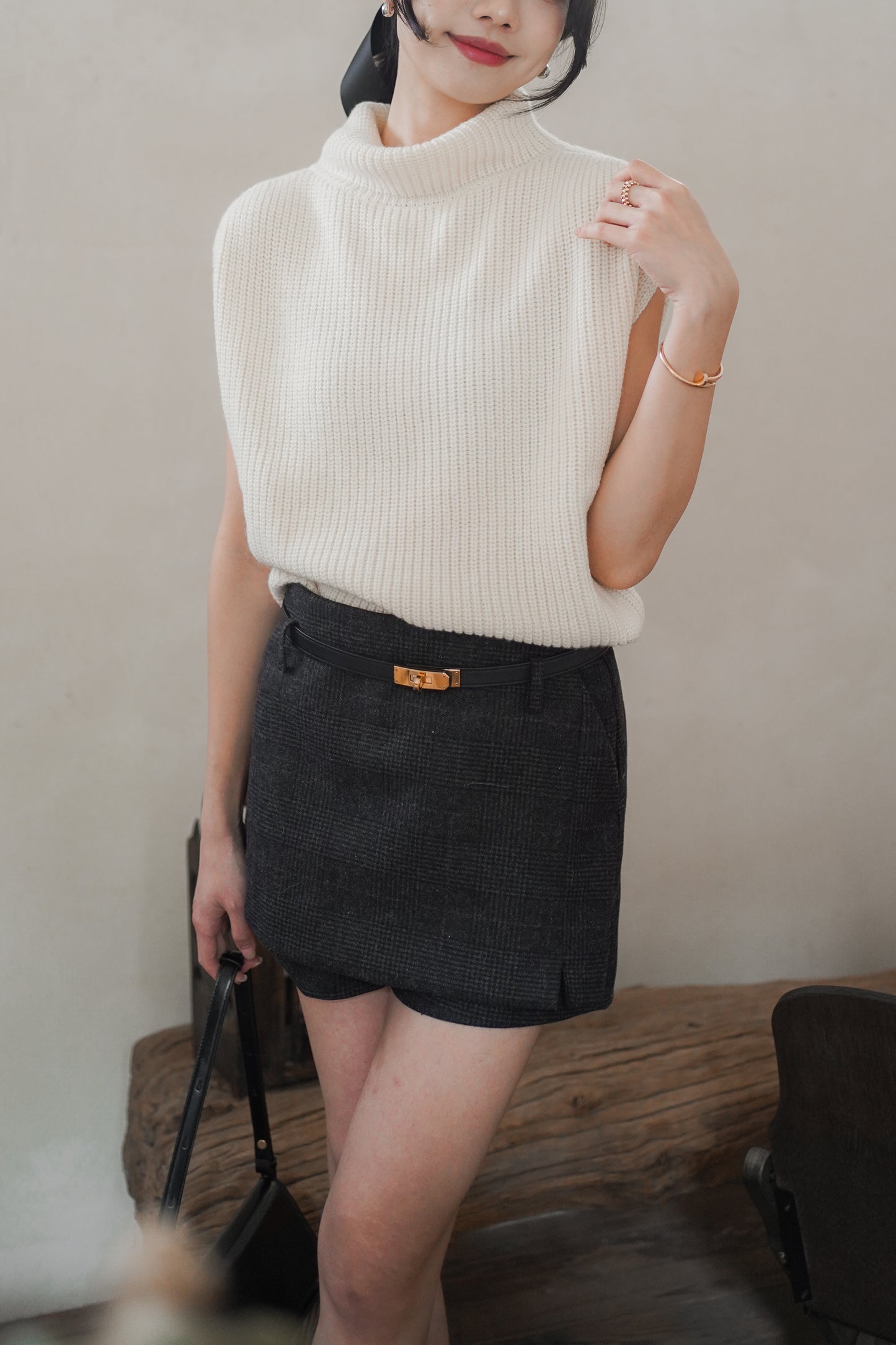 𝐃𝐞𝐜 Sculpted Mock-Neck Vest