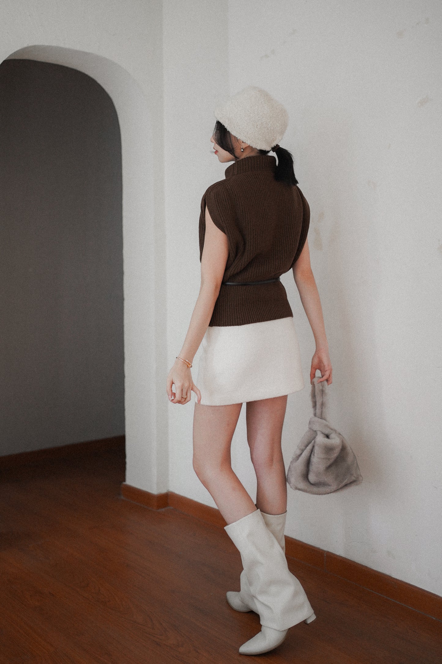 𝐃𝐞𝐜 Sculpted Mock-Neck Vest