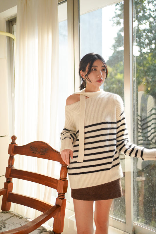 𝐃𝐞𝐜 Cross-Band Cashmere Angora Knit