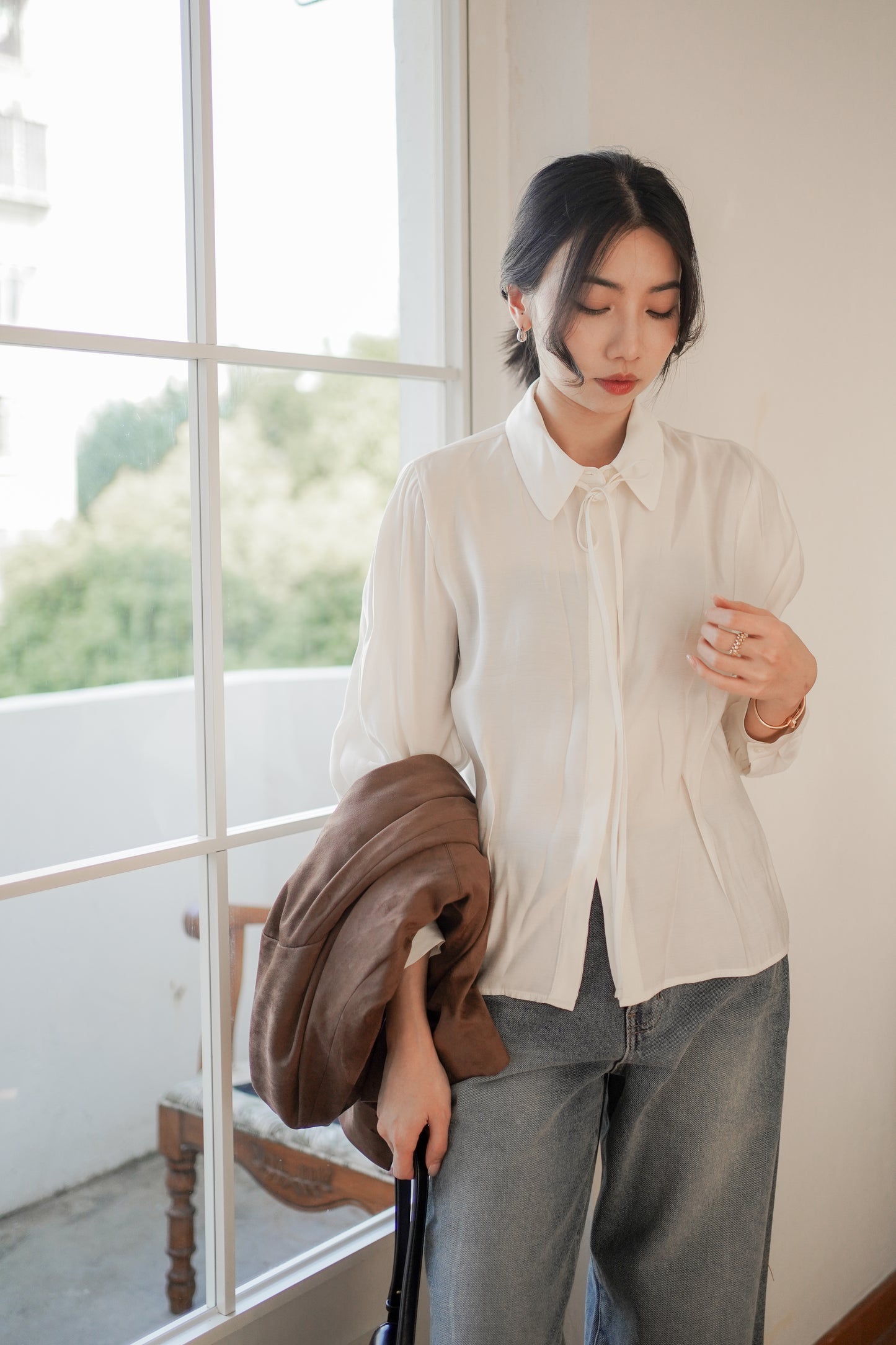 𝐃𝐞𝐜 Luminous Silk-Tie Blouse