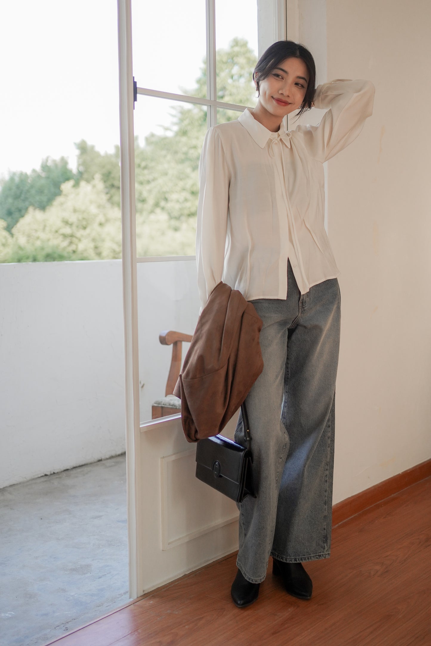 𝐃𝐞𝐜 Luminous Silk-Tie Blouse