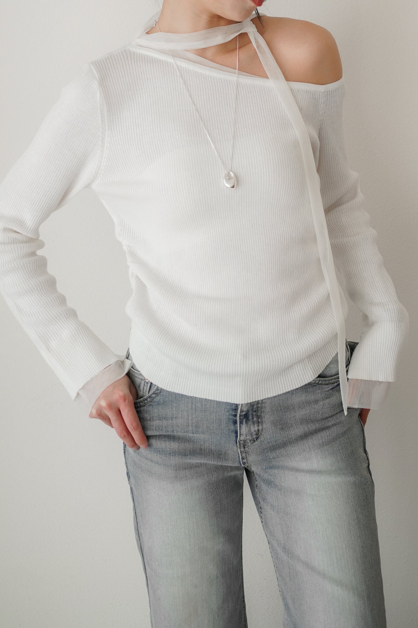 𝐌𝐚𝐫🇰🇷 One Shoulder Tie Knit Top