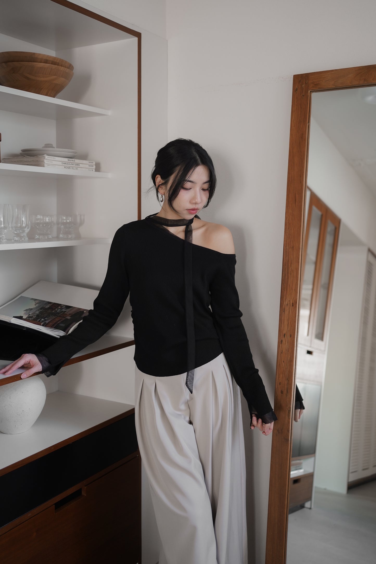 𝐌𝐚𝐫🇰🇷 One Shoulder Tie Knit Top