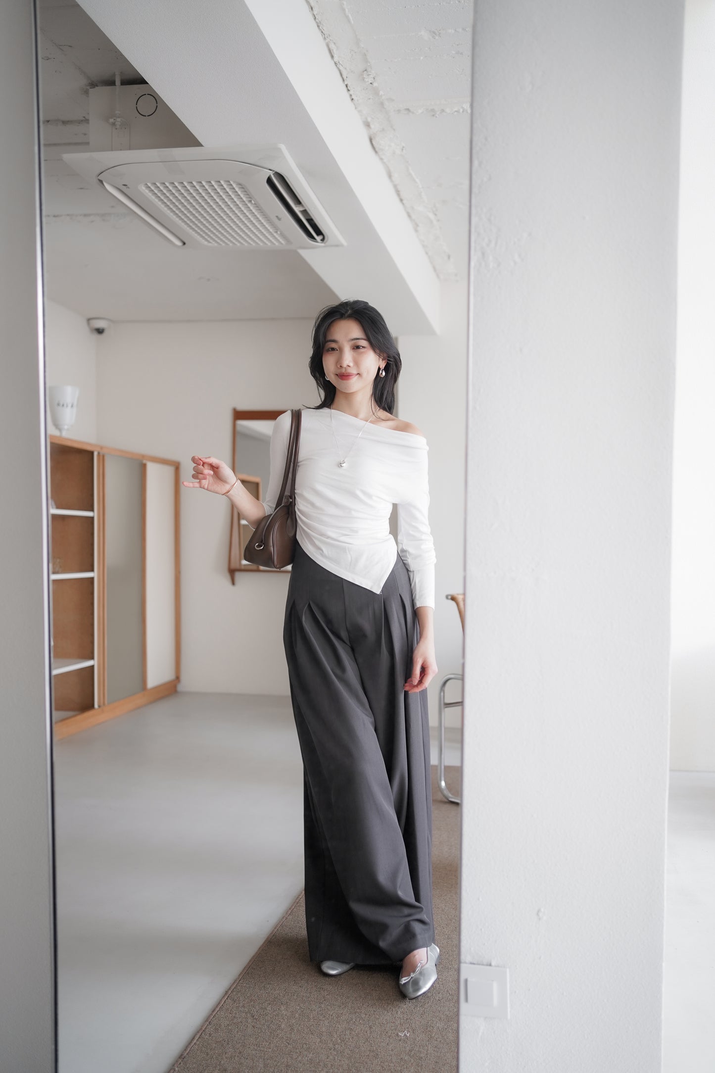 𝐌𝐚𝐫🇰🇷 〖小性感修身〗 Asym Line Modal Crop Top