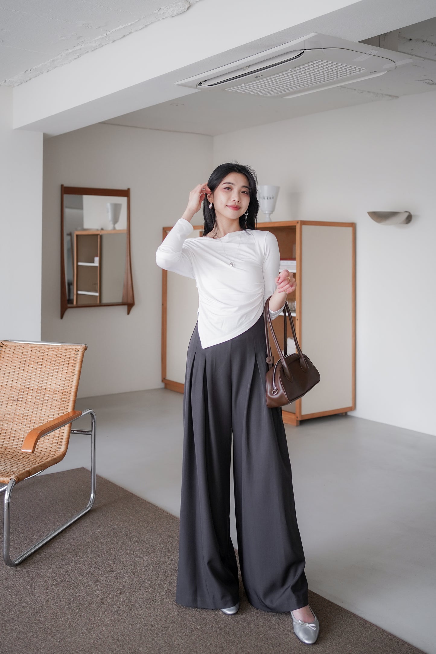 𝐌𝐚𝐫🇰🇷 〖小性感修身〗 Asym Line Modal Crop Top