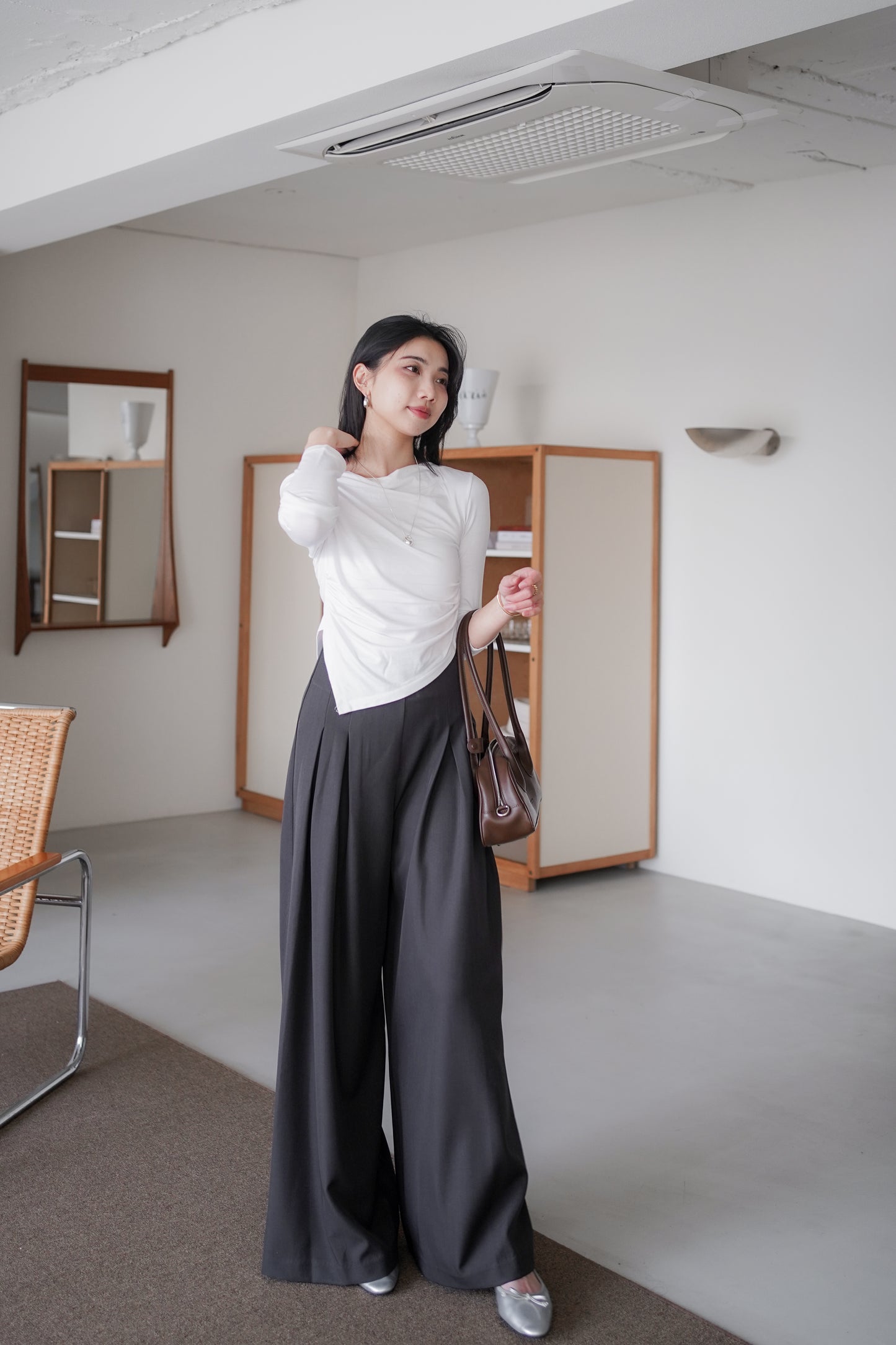 𝐌𝐚𝐫🇰🇷 〖小性感修身〗 Asym Line Modal Crop Top