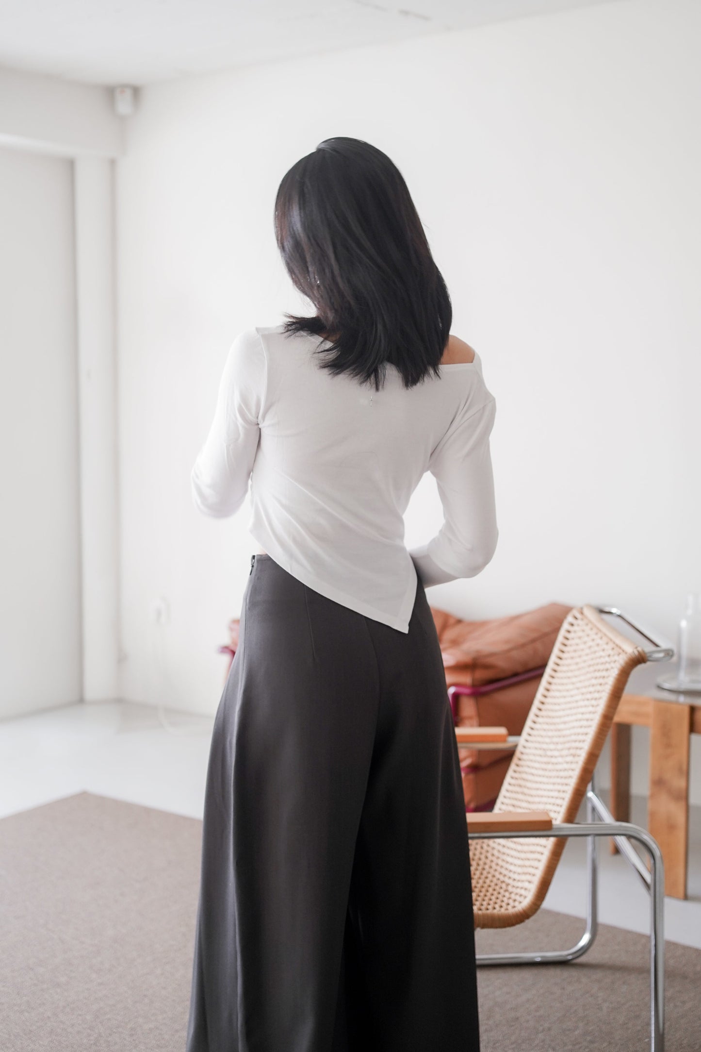 𝐌𝐚𝐫🇰🇷 〖小性感修身〗 Asym Line Modal Crop Top