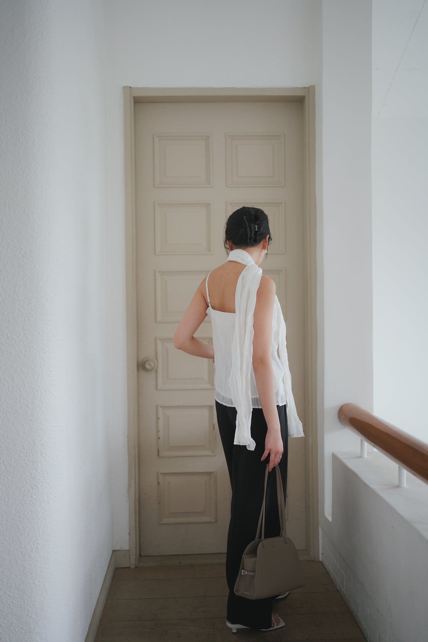 𝐌𝐚𝐲〖高級感立體壓褶〗Fluid Crinkle Scarf Top
