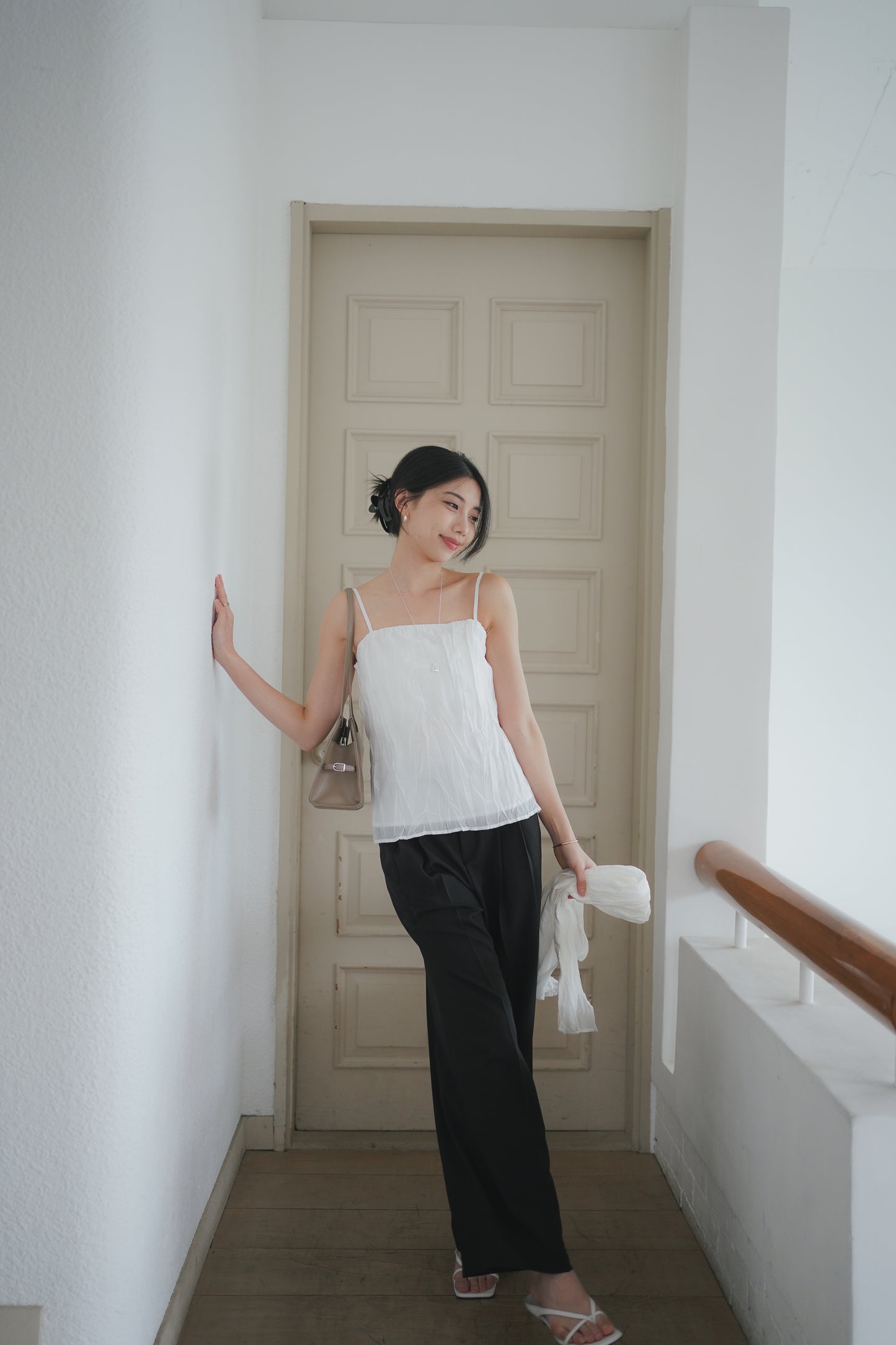 𝐌𝐚𝐲〖高級感立體壓褶〗Fluid Crinkle Scarf Top