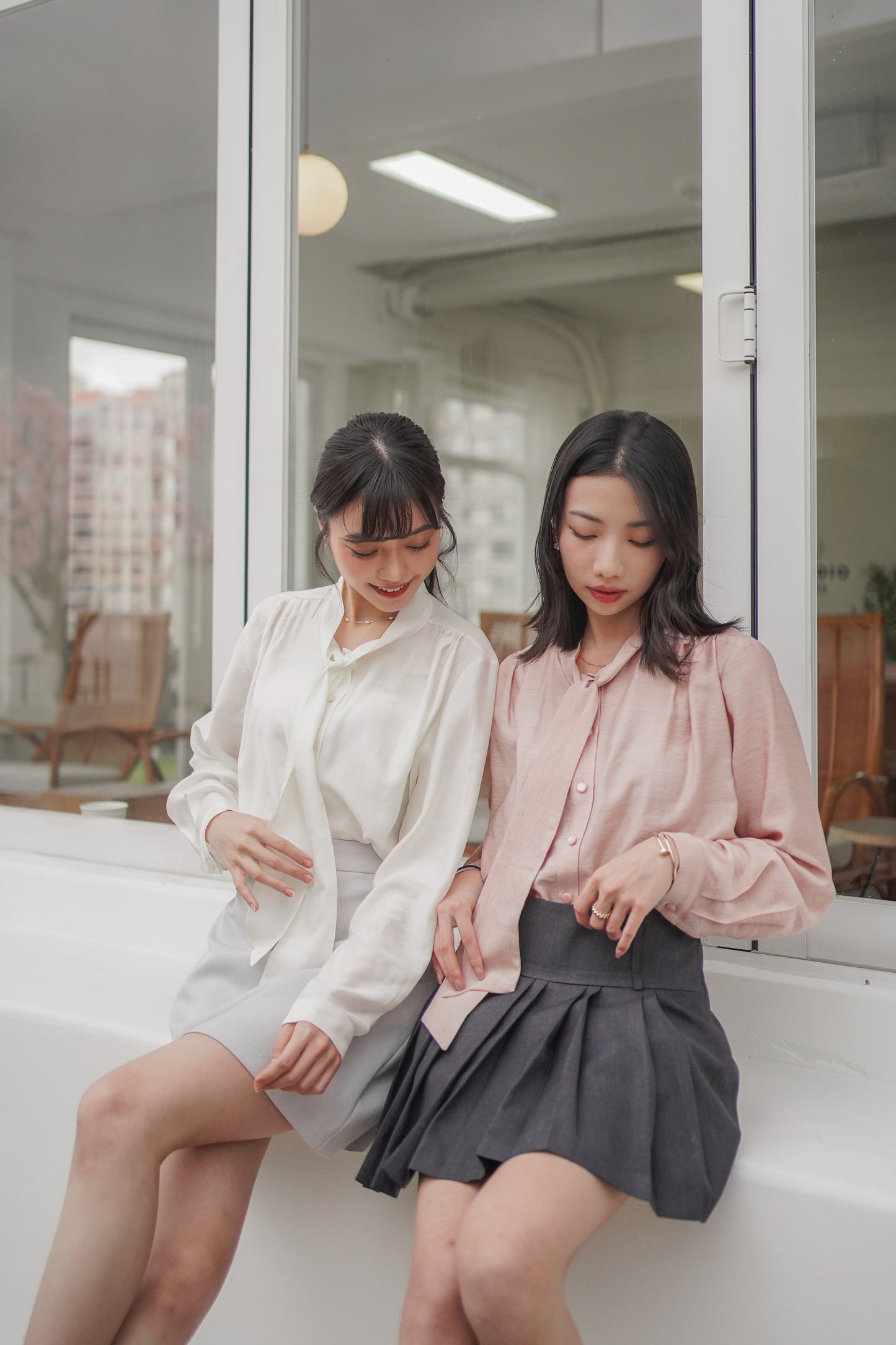 𝐌𝐚𝐫 Knotted Collar Blouse