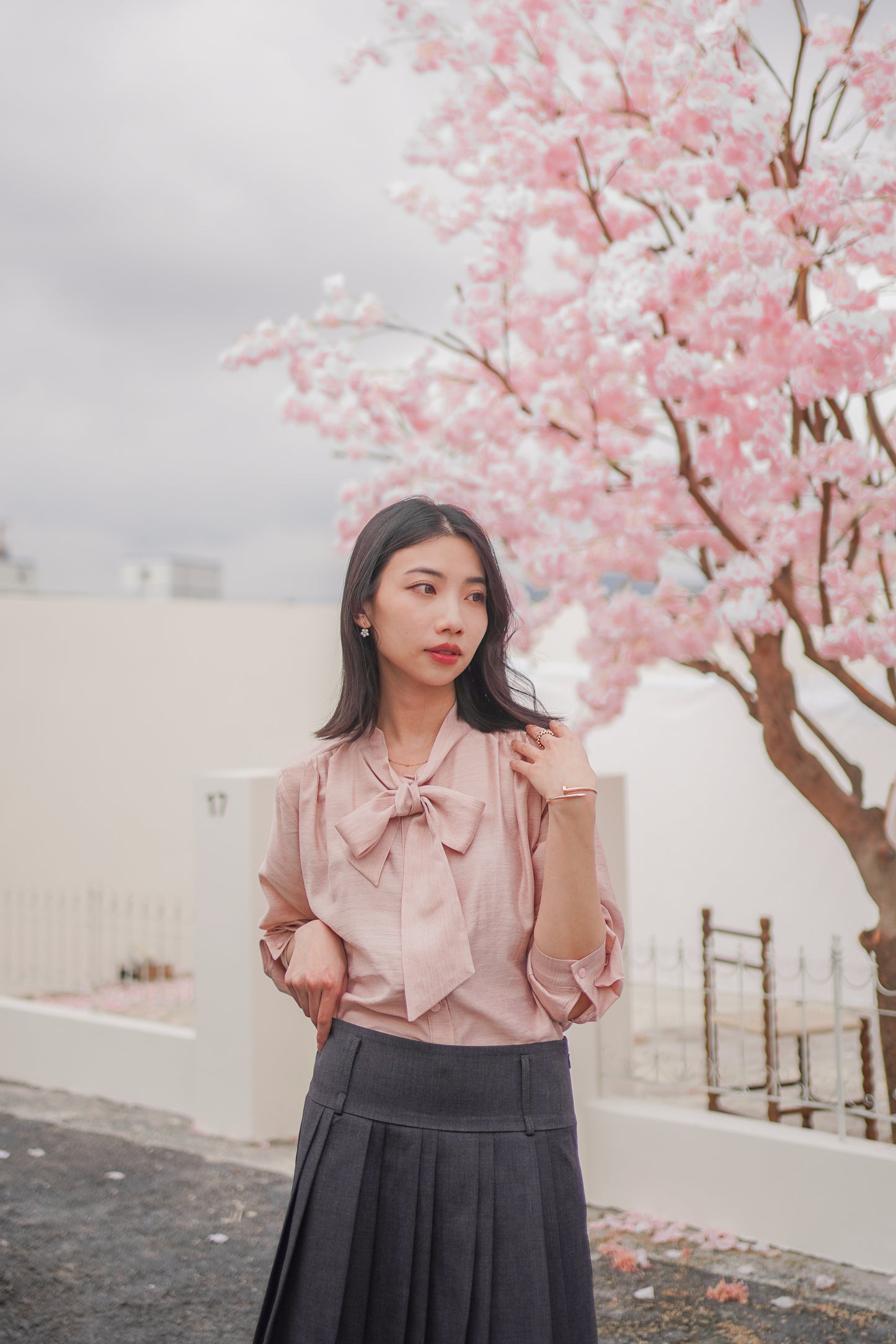 𝐌𝐚𝐫 Knotted Collar Blouse