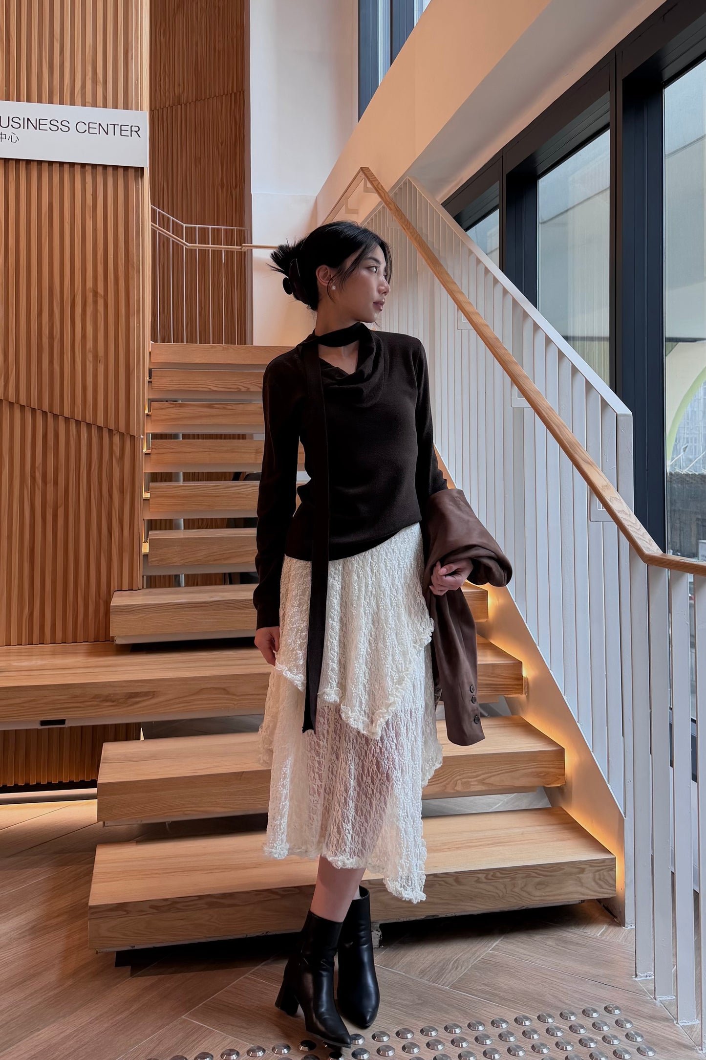 𝐍𝐨𝐯🇰🇷 Draped Scarf-Neck Knit