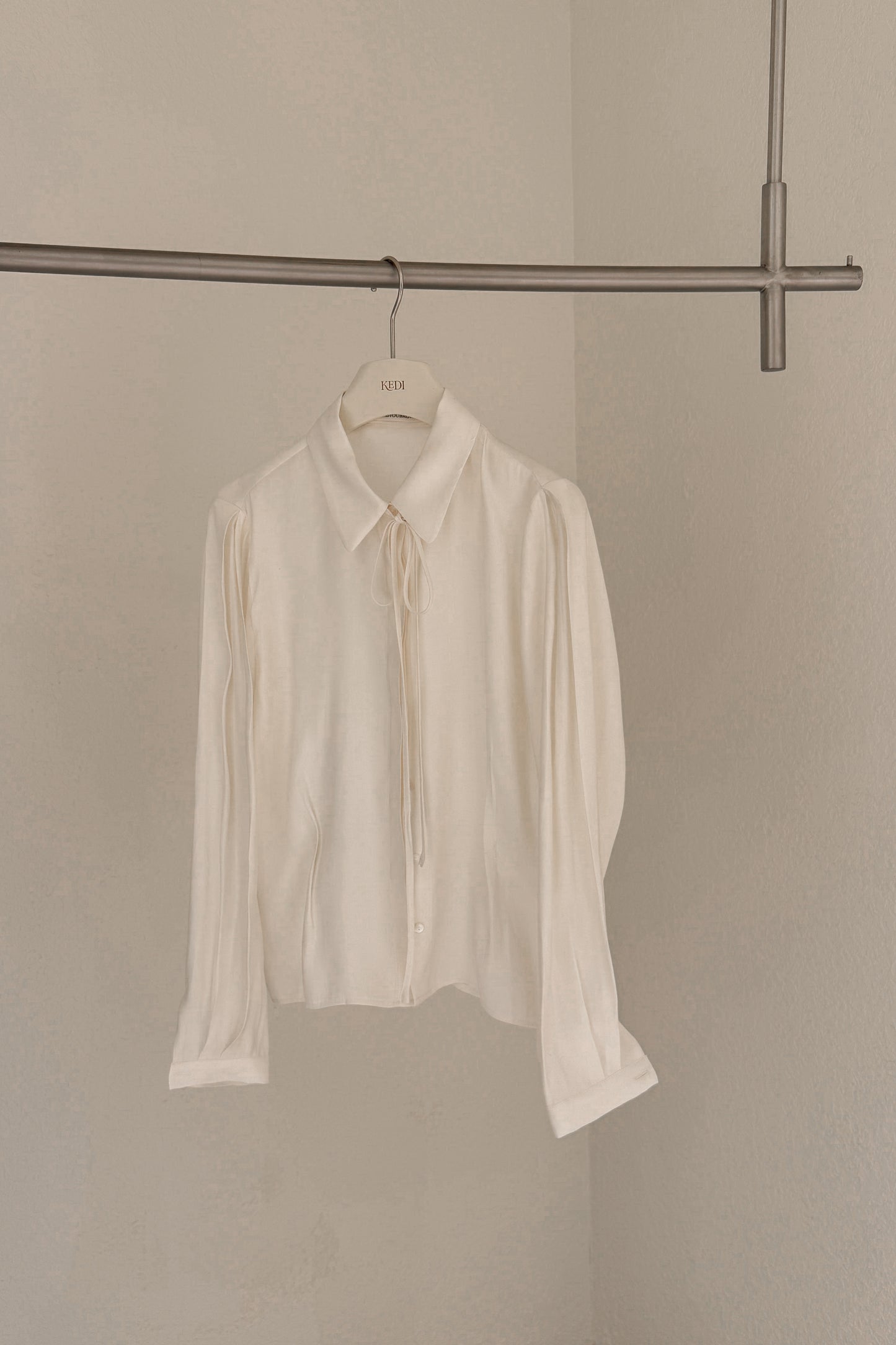 𝐃𝐞𝐜 Luminous Silk-Tie Blouse