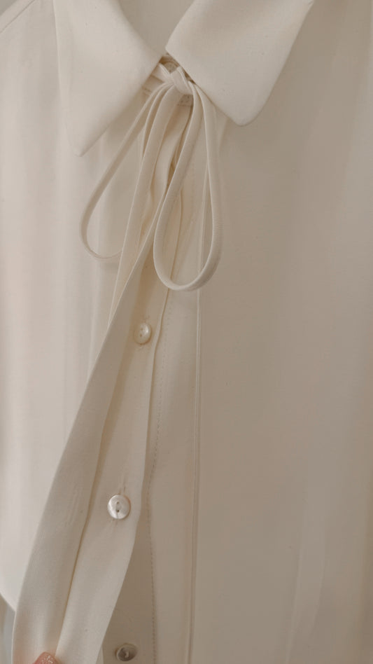 𝐃𝐞𝐜 Luminous Silk-Tie Blouse