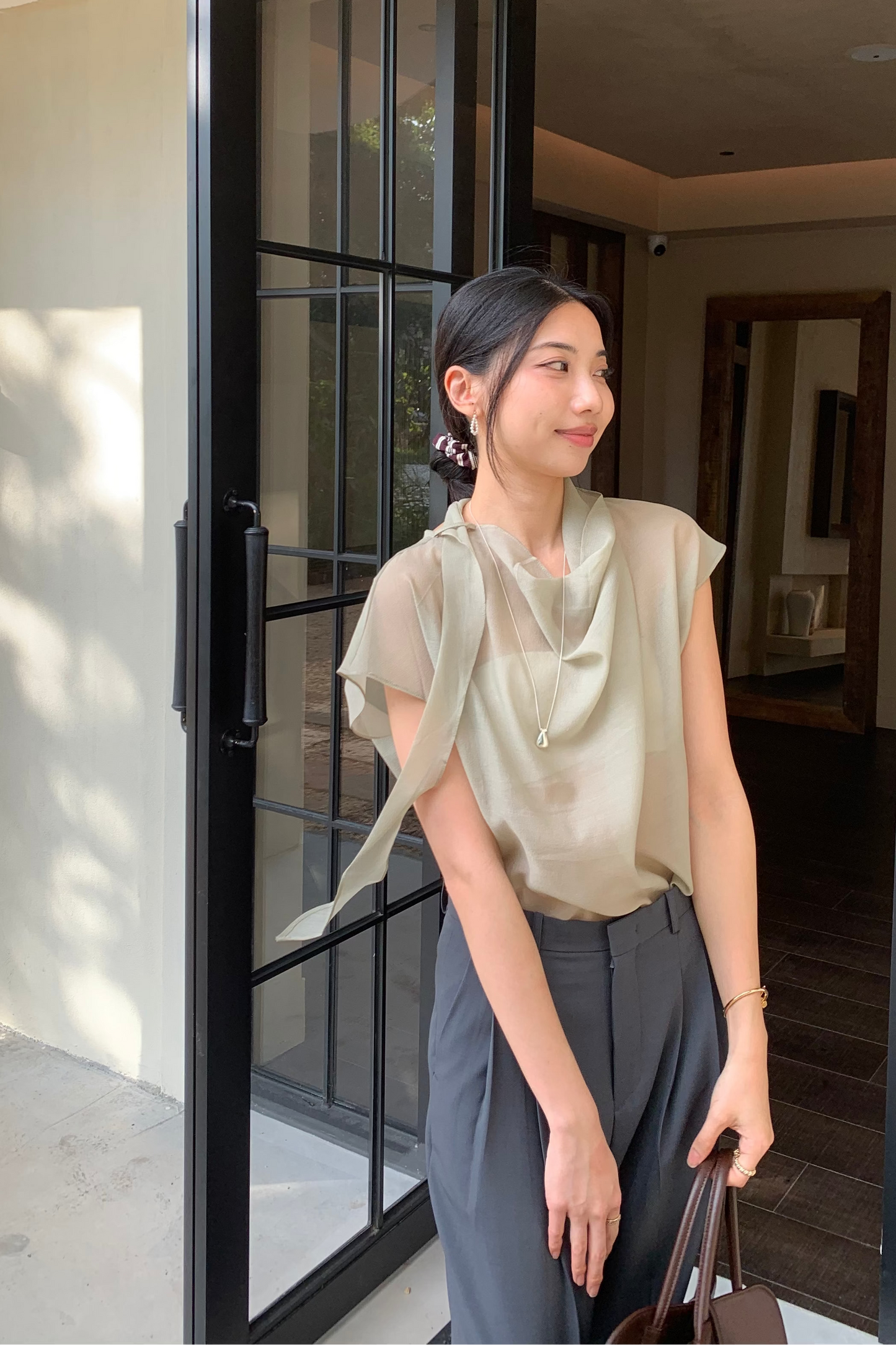 𝐉𝐮𝐧 Cowl Drape Top