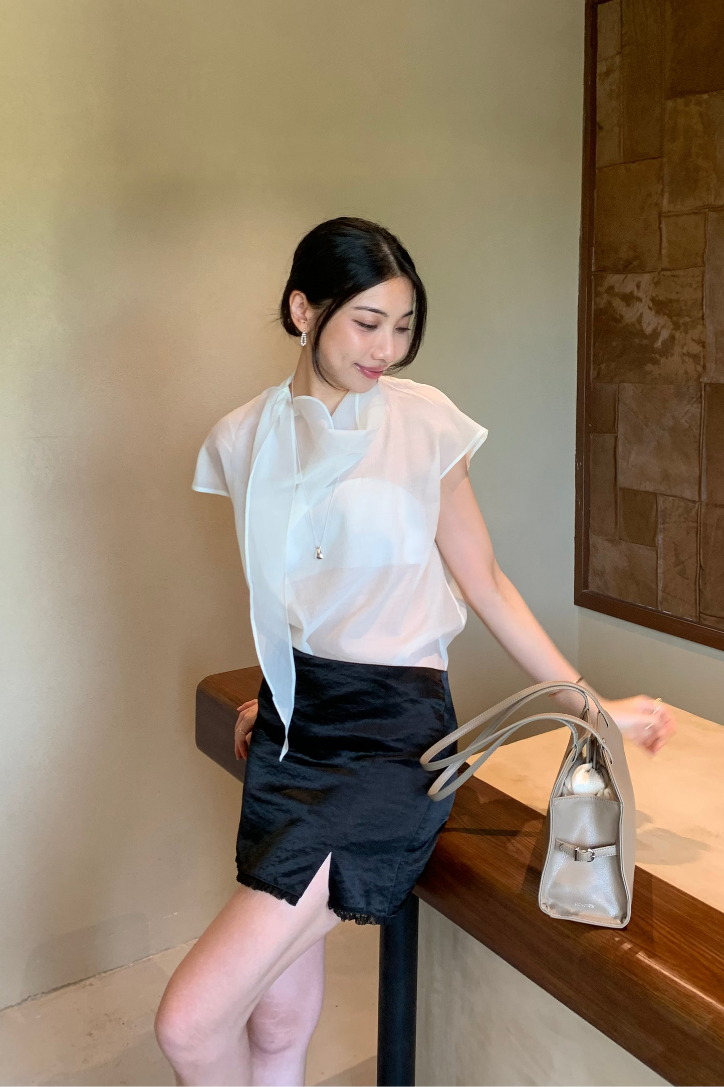 𝐉𝐮𝐧 Cowl Drape Top